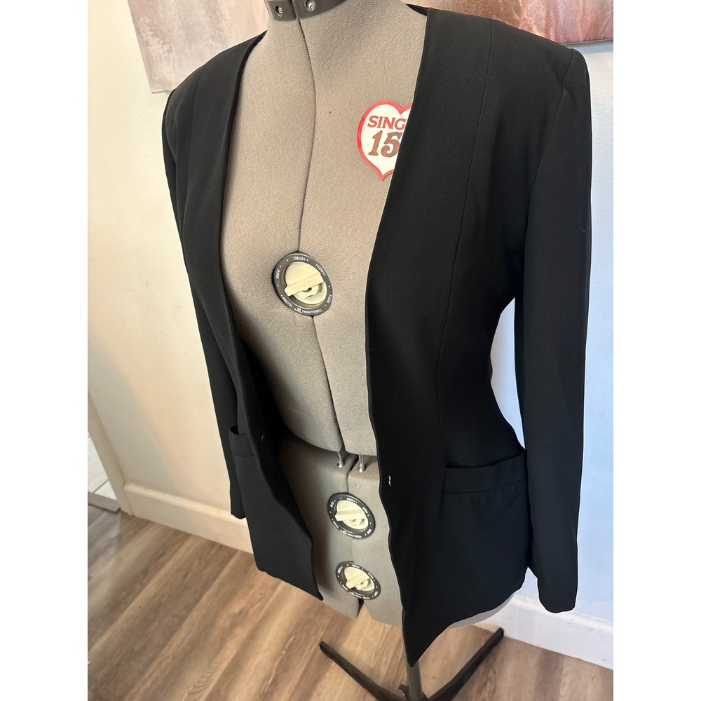 Liancarlo Blazer Women Size 4 Black good Collarless Open Front Gold Button